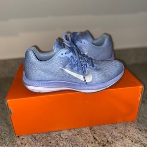 Nike Air Zoom Winflo 5 Running Sneakers